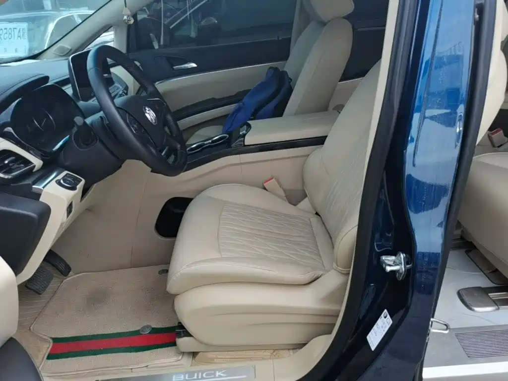 Фото 15 - Buick GL8
