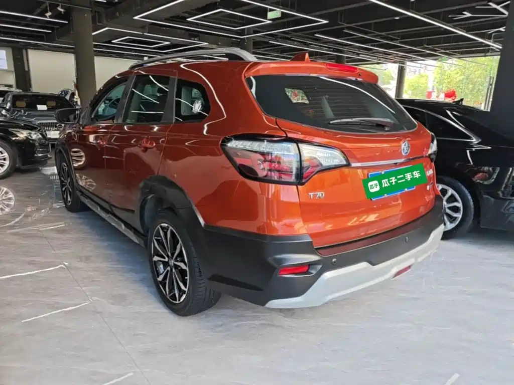 2019 Venucia T70