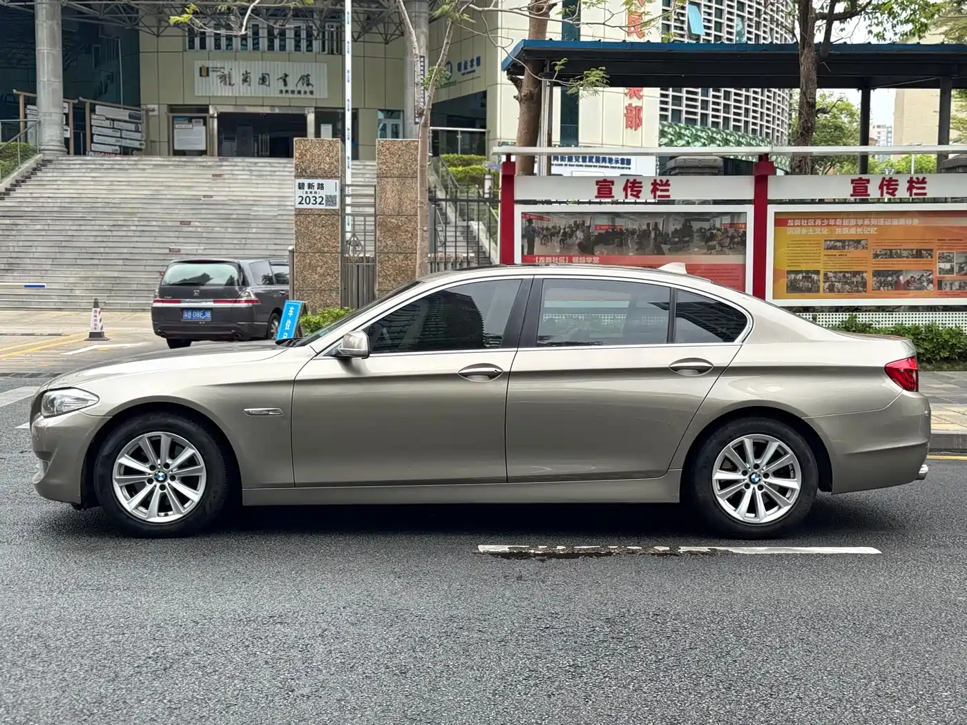 BMW 5 Series 2011 520Li Elegance фото 16