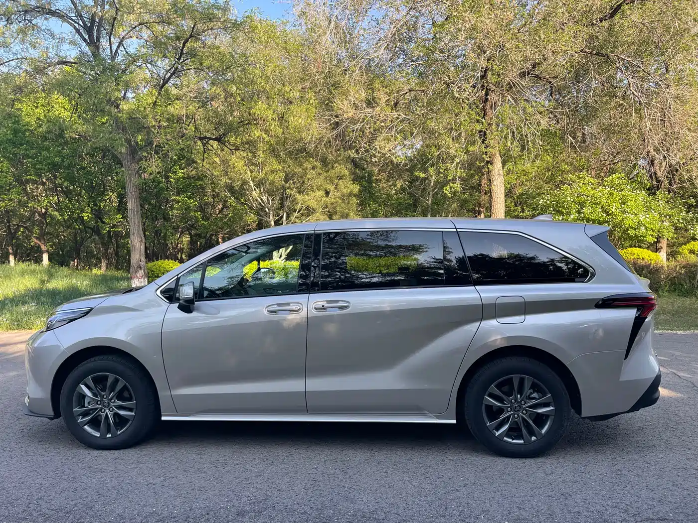 Toyota Sienna 2026 Model 2.5L Hybrid 2WD Comfort Edition фото 13