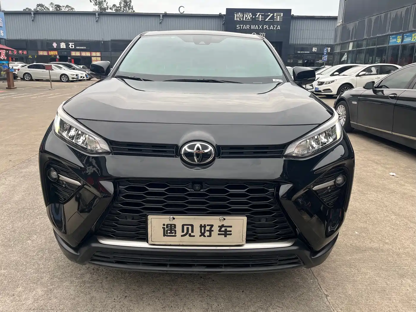 Toyota Wildlander 2022 2.0L CVT FWD Luxury PLUS Edition фото 2