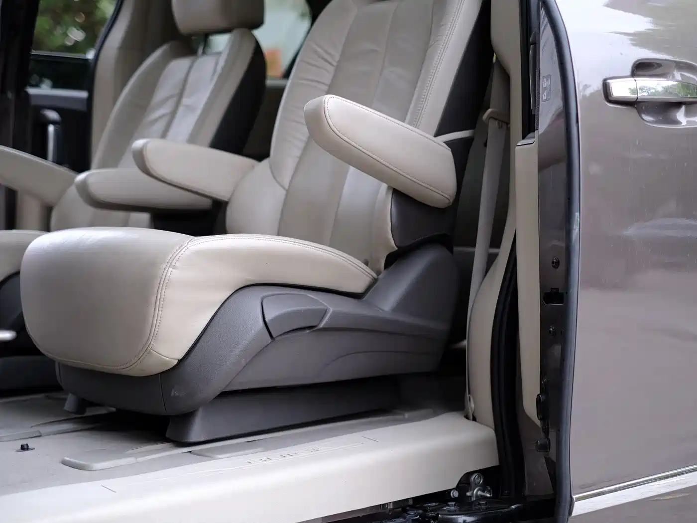 Buick GL8 2013 2.4L LT Luxury Business Executive Edition фото 27
