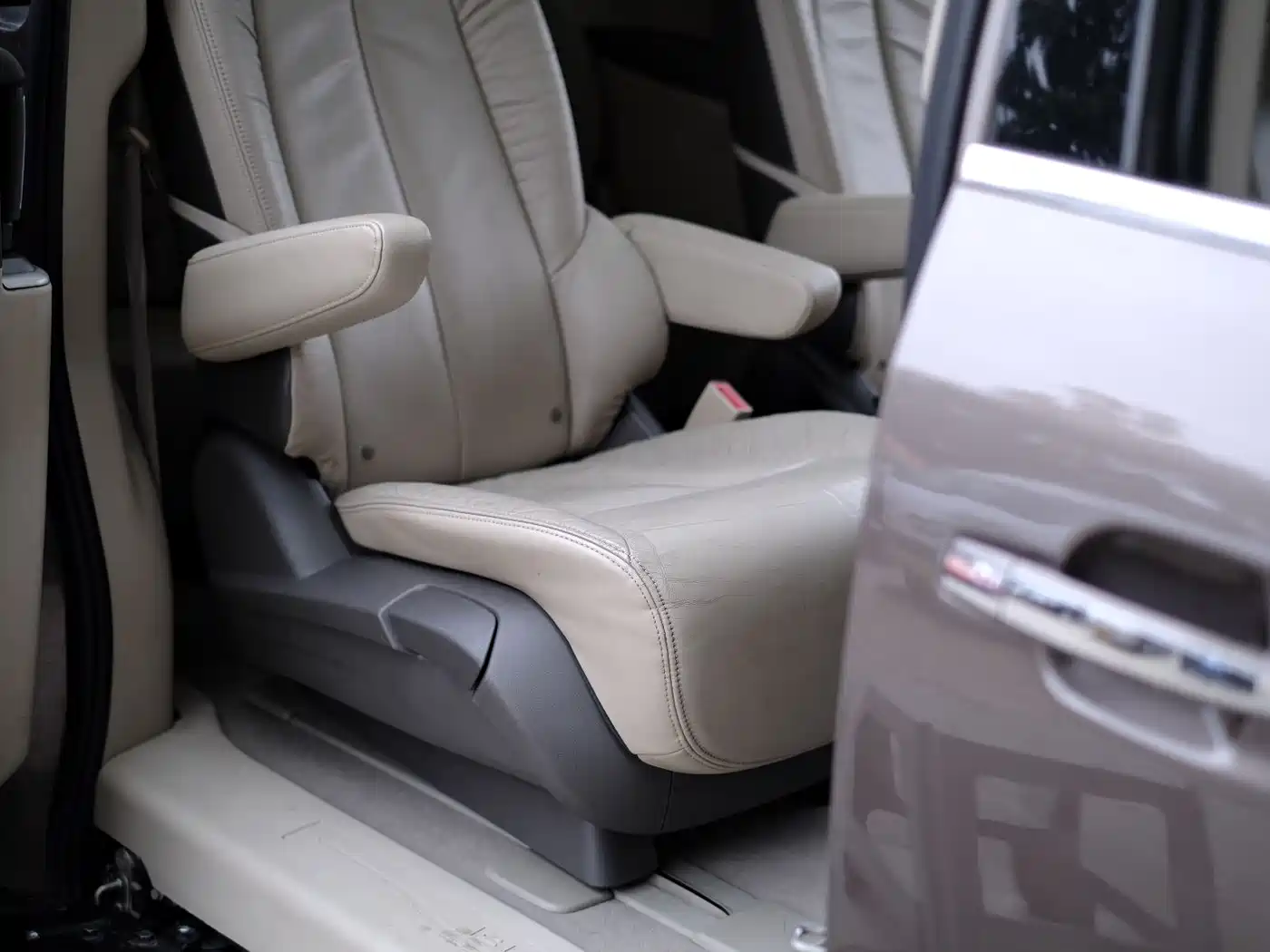 Buick GL8 2013 2.4L LT Luxury Business Executive Edition фото 40