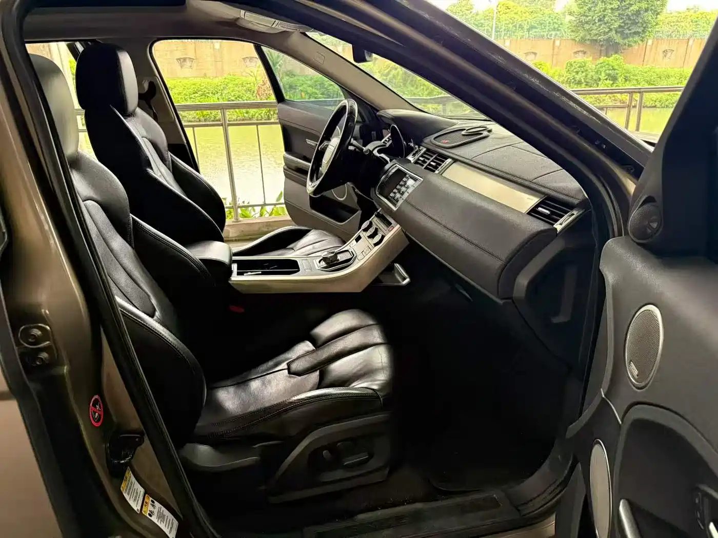 Land Rover Range Rover Evoque 2015 2.0T 5-Door Intelligent Edition фото 9