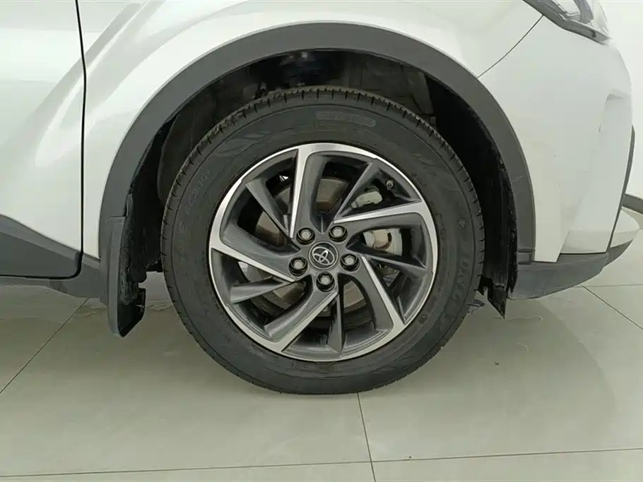 Toyota C-HR 2021 2.0L Luxury Edition фото 6