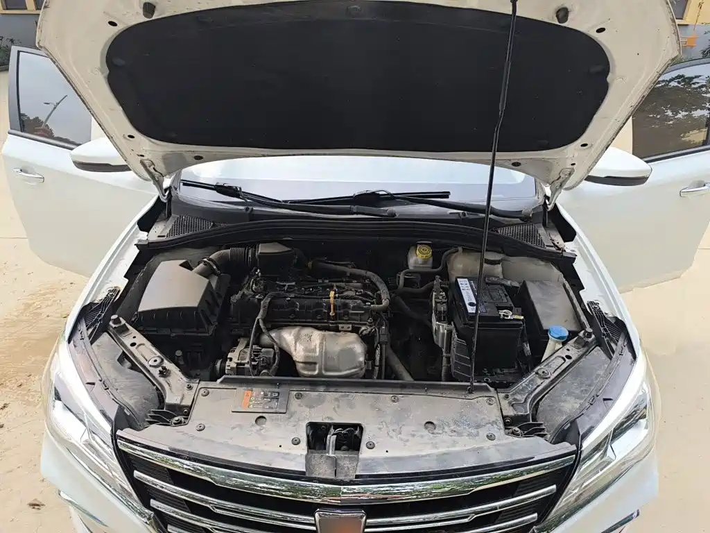 Roewe i5 2019 2019 1.5L Manual 4G-Connected Langyue Edition