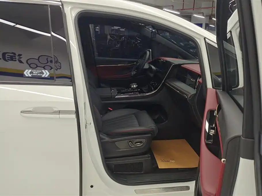GAC Trumpchi Trumpchi M8 2023 Model Master Series 400T Ultimate Edition фото 8