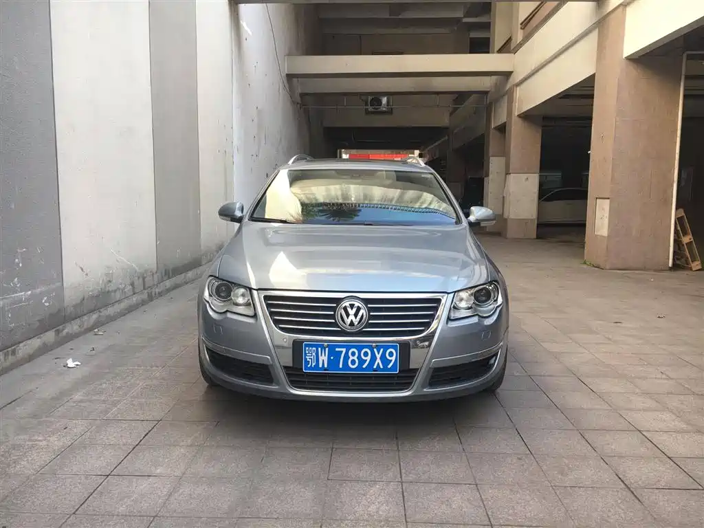 Volkswagen Passat 2011 2.0T Wagon Luxury фото 2