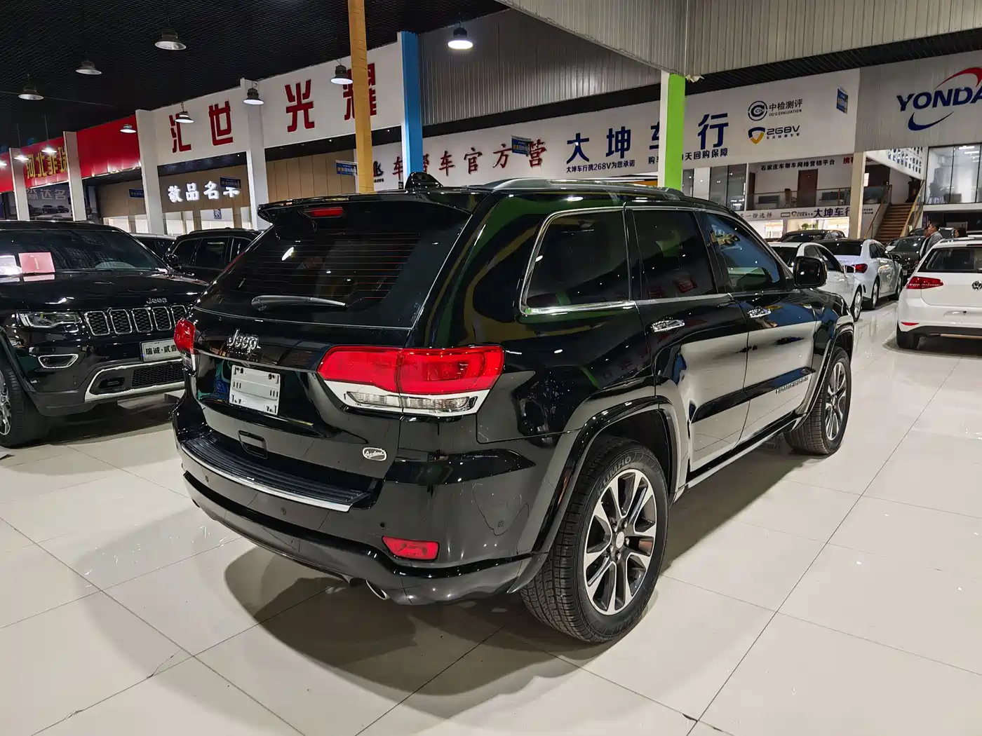 Фото 13 - Jeep Grand Cherokee (Import)