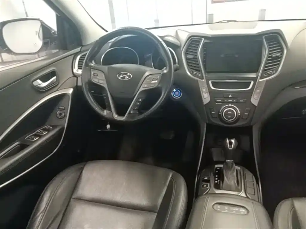Hyundai Santa Fe 2015 2.4L Automatic 4WD Smart 5-seater фото 17