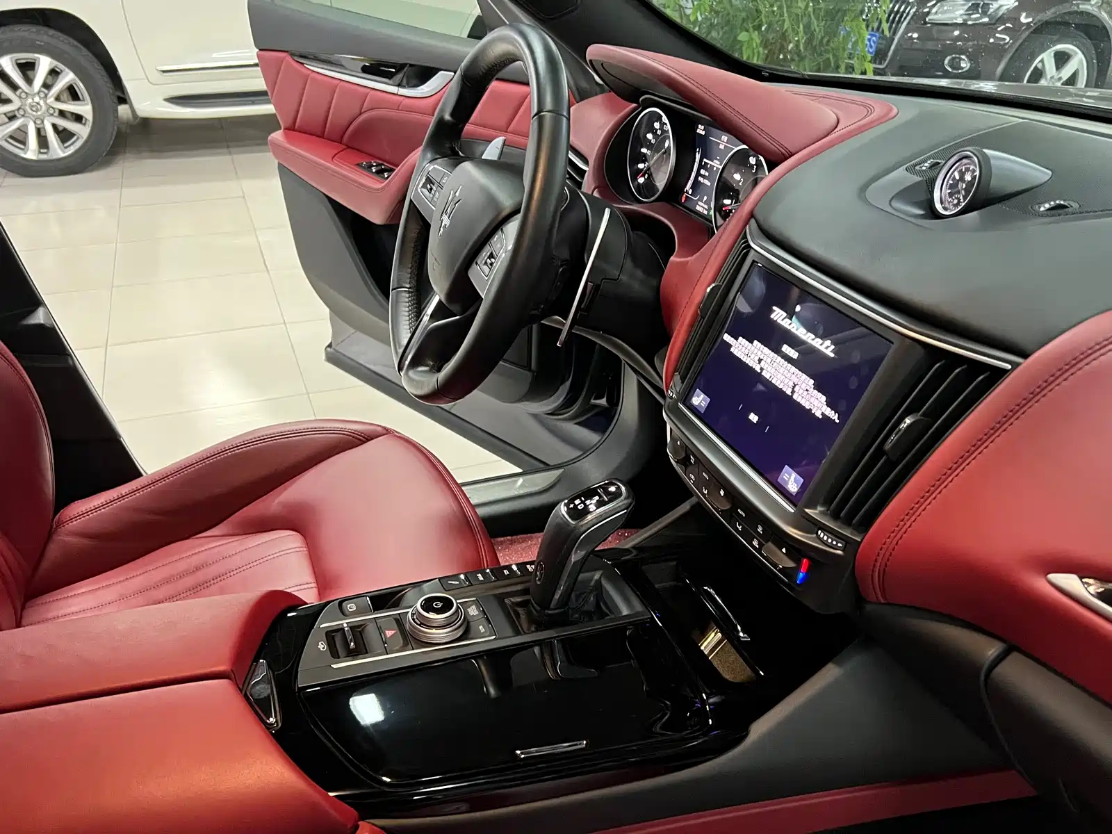Photo 20 - Maserati Levante