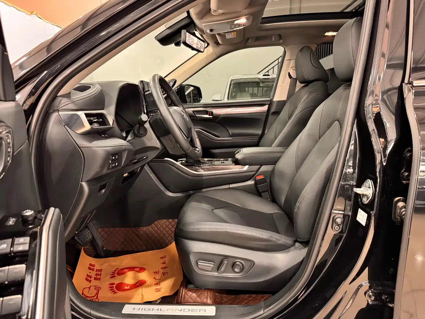 Toyota Highlander 2023 2.5L Smart Hybrid Dual Engine AWD Ultimate 7-Seater фото 7