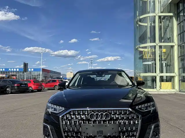 AUDI A8 2024