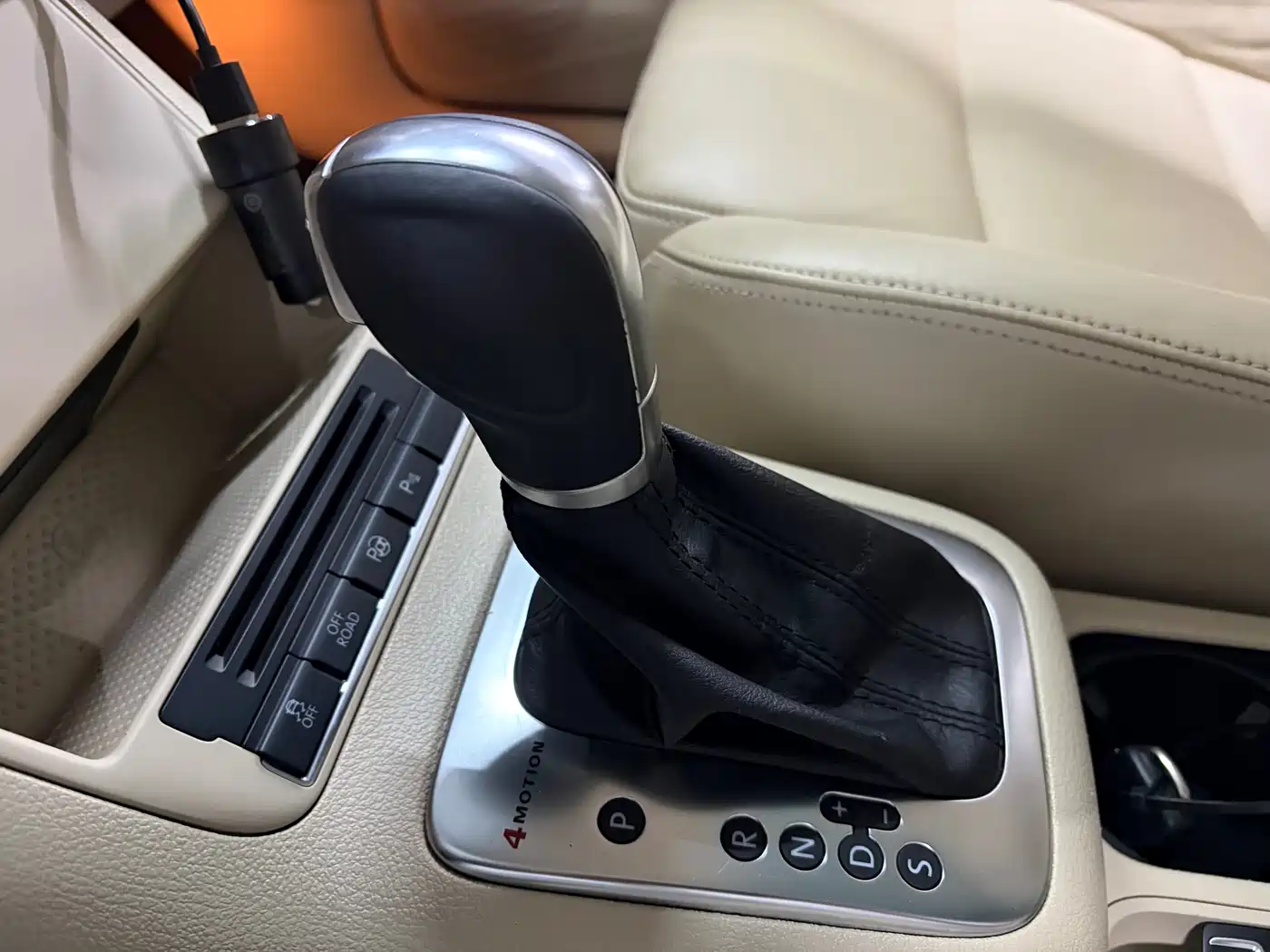 Volkswagen Tiguan 2012 2.0TSI Comfort фото 13
