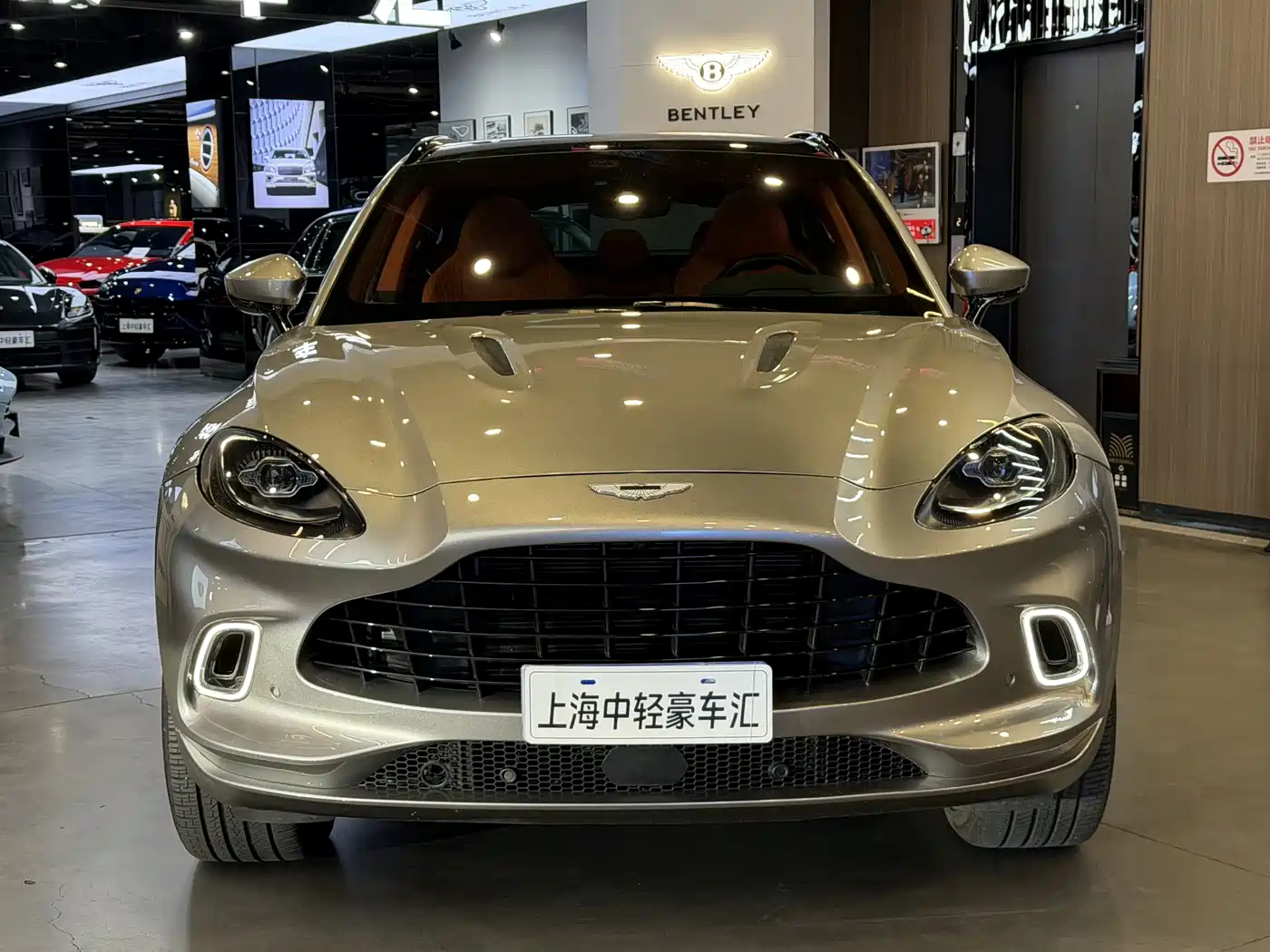 ASTON MARTIN DBX