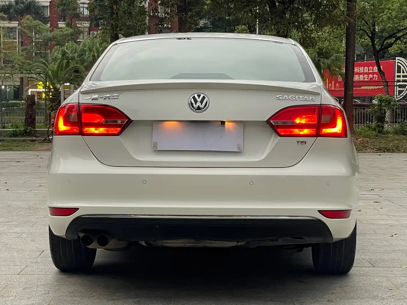 Volkswagen Sagitar 2014 1.4TSI Automatic Luxury фото 15