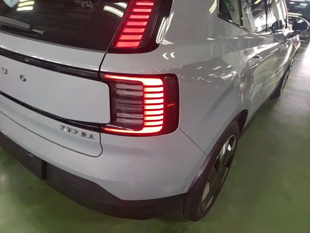 Volvo EX30 2024 2025 RWD Long Range Ultra
