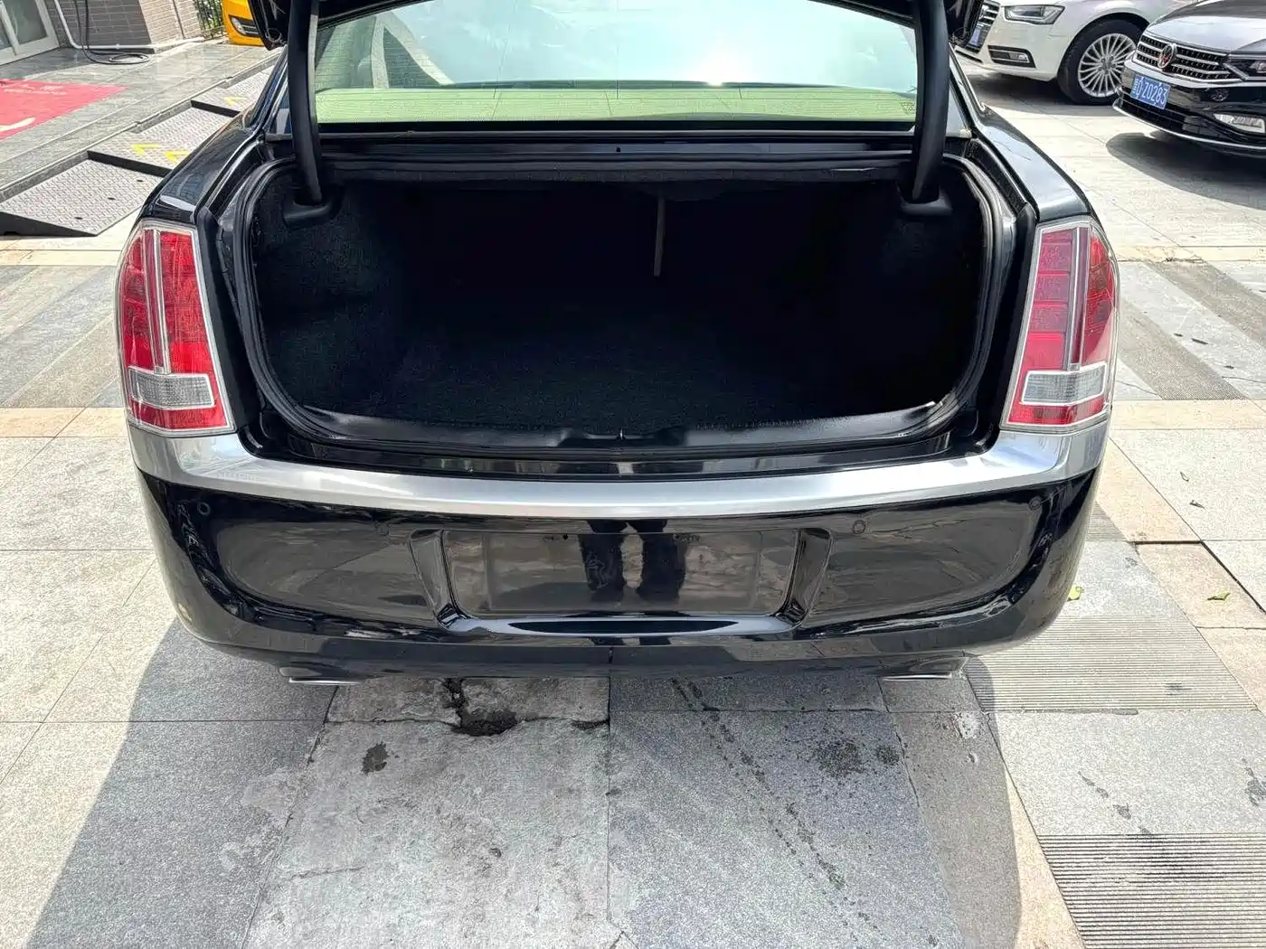 Chrysler 300C (Import) 2014 2012 3.6L Luxury Edition