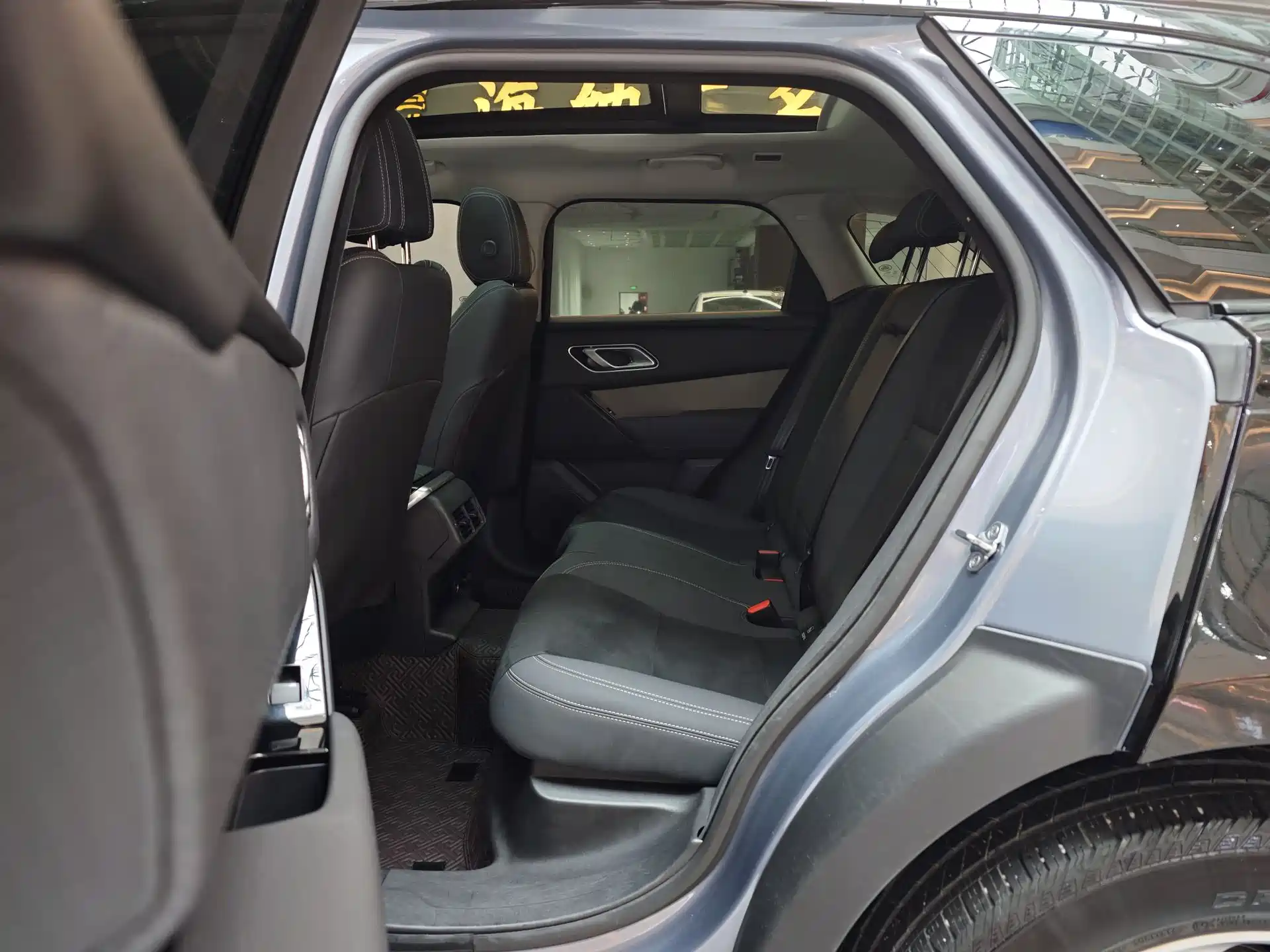 Фото 8 - Land Rover Range Rover Velar