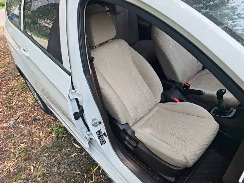 Baojun 310W 2018 2017 1.5L Manual Comfort China V