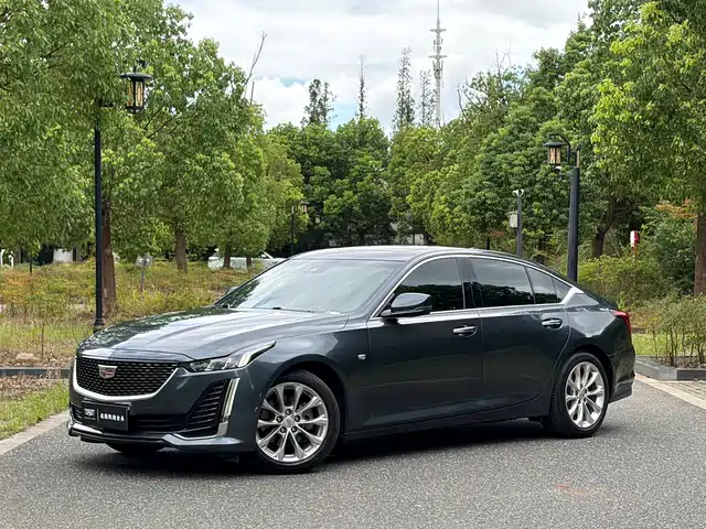 Cadillac CT5 28T, Люкс