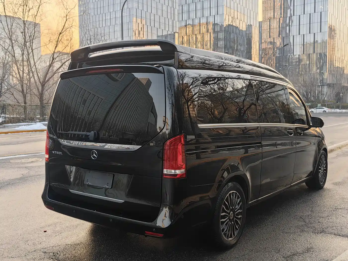 Mercedes-Benz V-Class 2018 V 260 L Premium Long Wheelbase Edition China VI фото 4