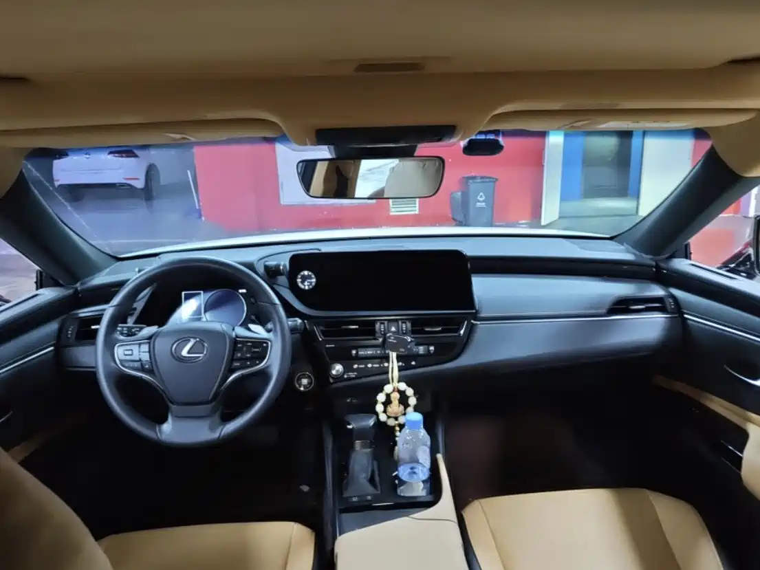 Фото 3 - Lexus ES