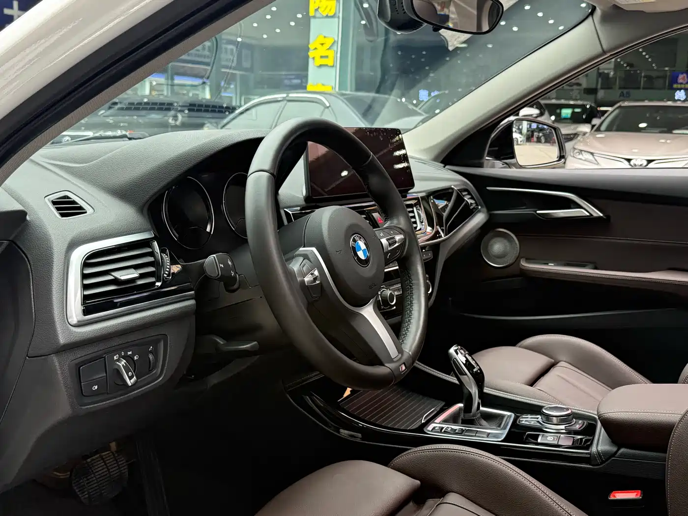 BMW 1 Series 2022 125i M Sport Shadow Edition фото 7