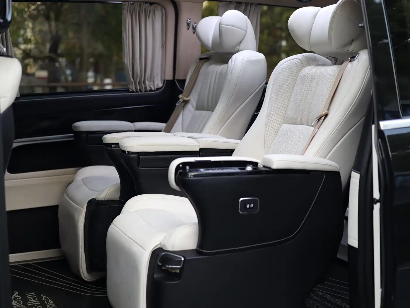 Mercedes-Benz V-Class 2018 V 260 L Premium Long Wheelbase Edition China VI фото 29