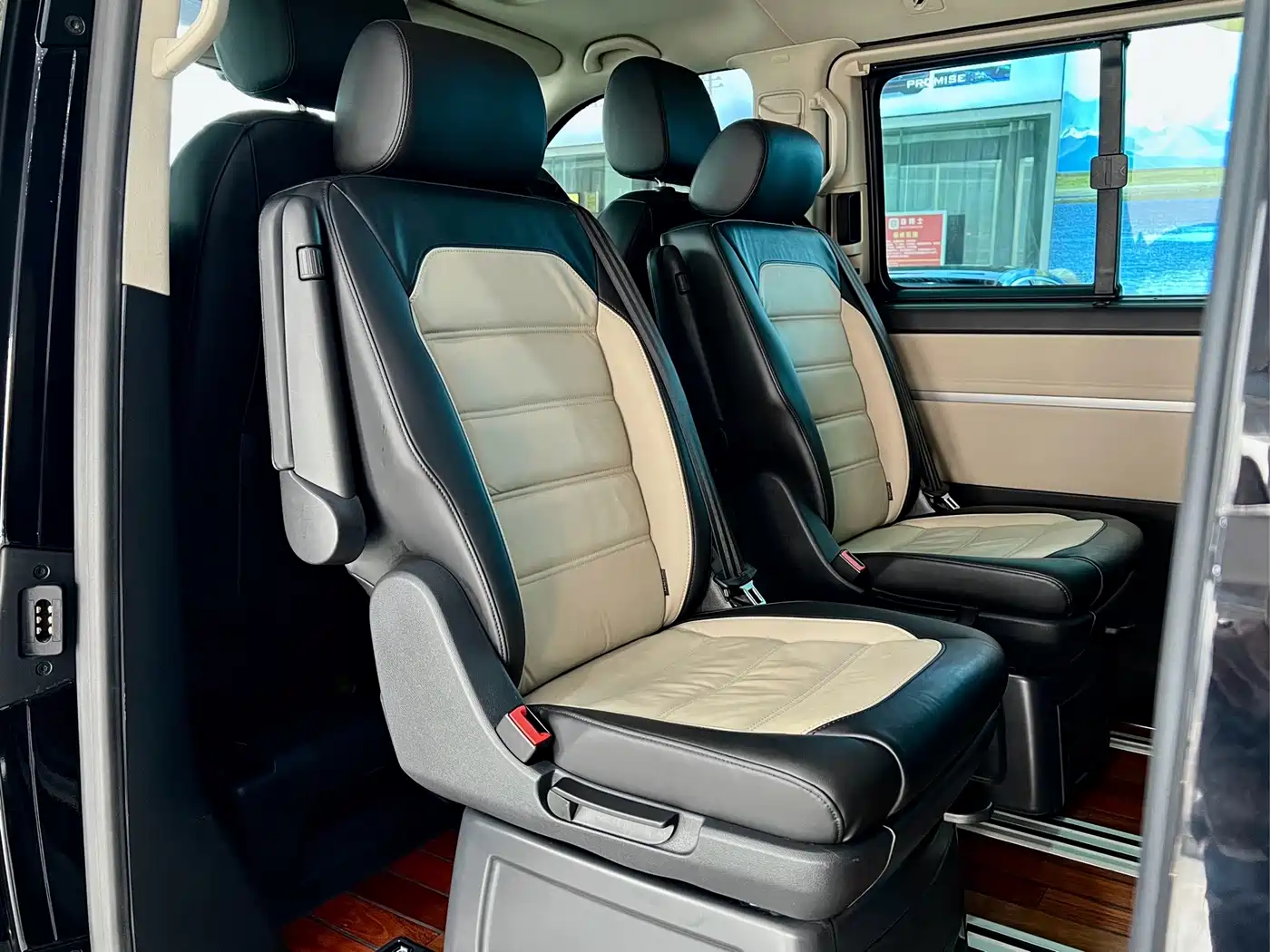 Volkswagen Multivan 2017 2016 2.0TSI AWD Premium 6-Seater