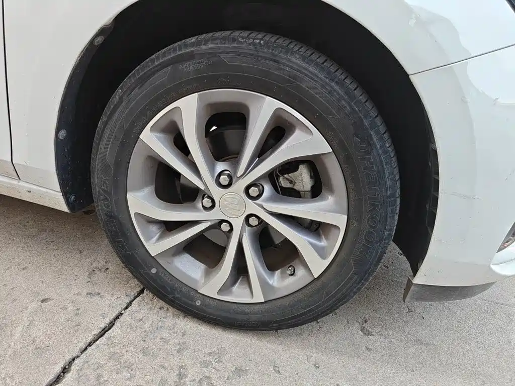 صورة 24 - Buick Verano