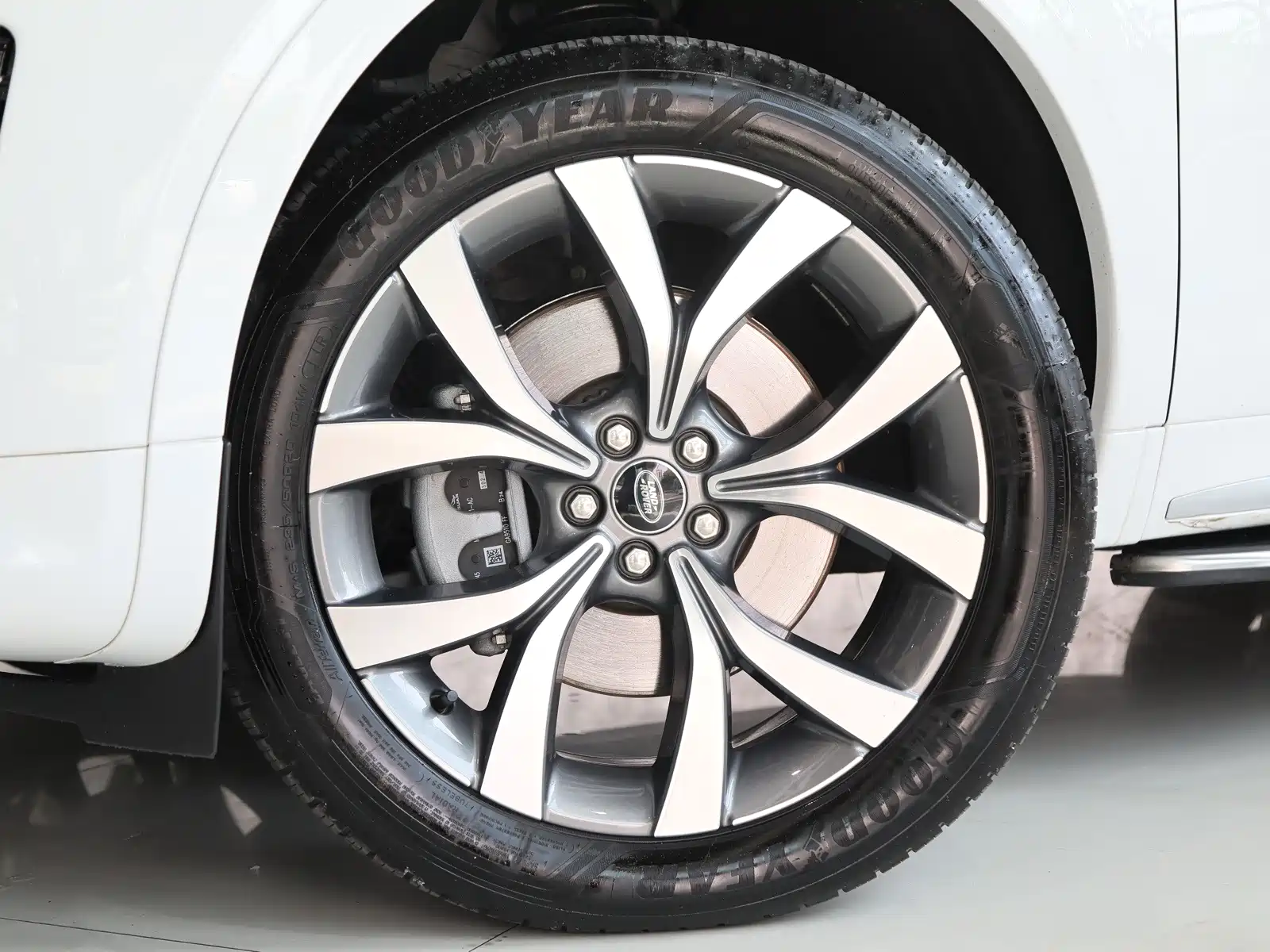صورة 4 - Land Rover Discovery Sport