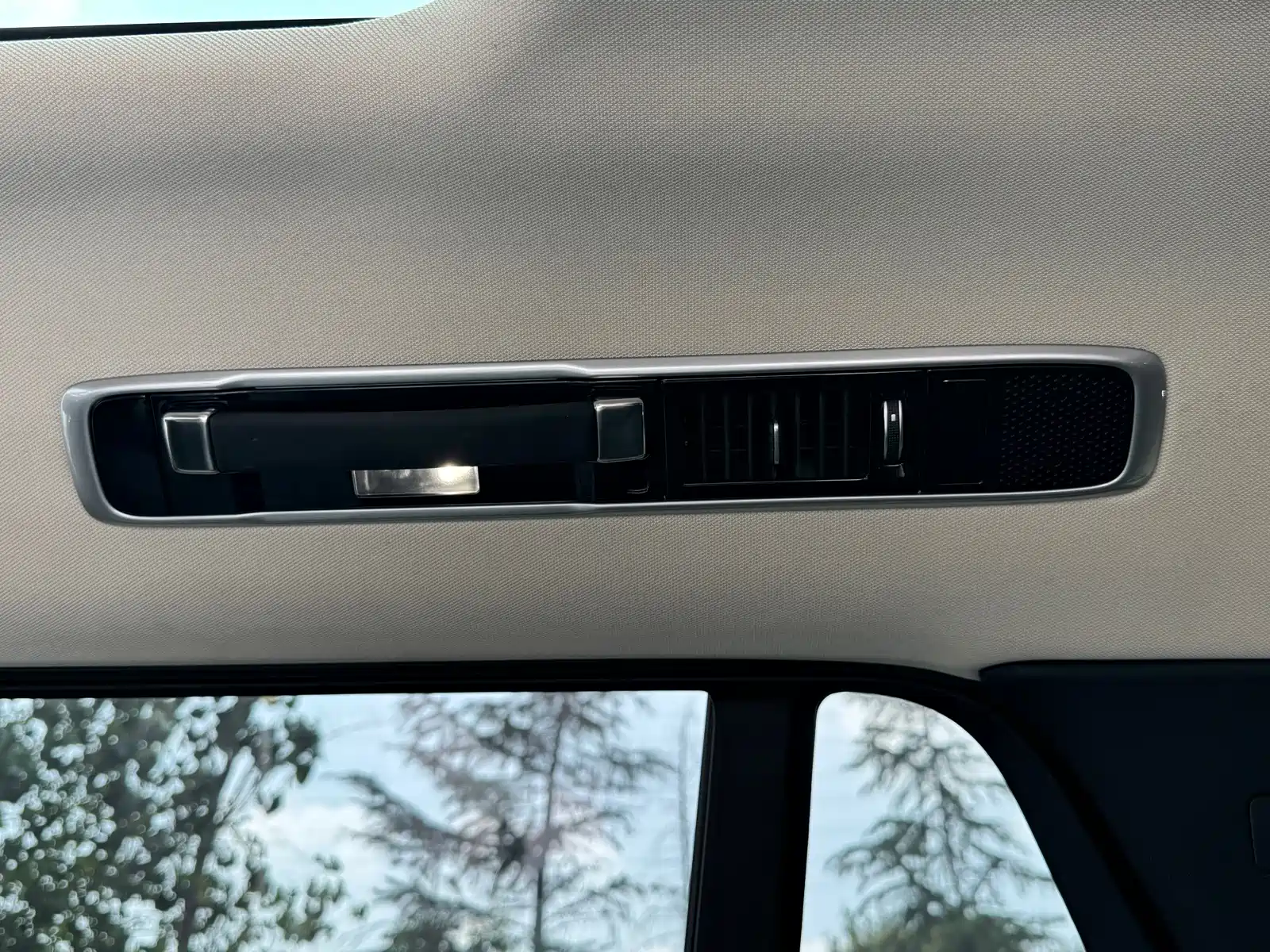 Photo 22 - Land Rover Range Rover