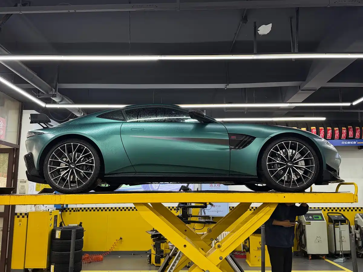 2023 Aston Martin V8 Vantage
