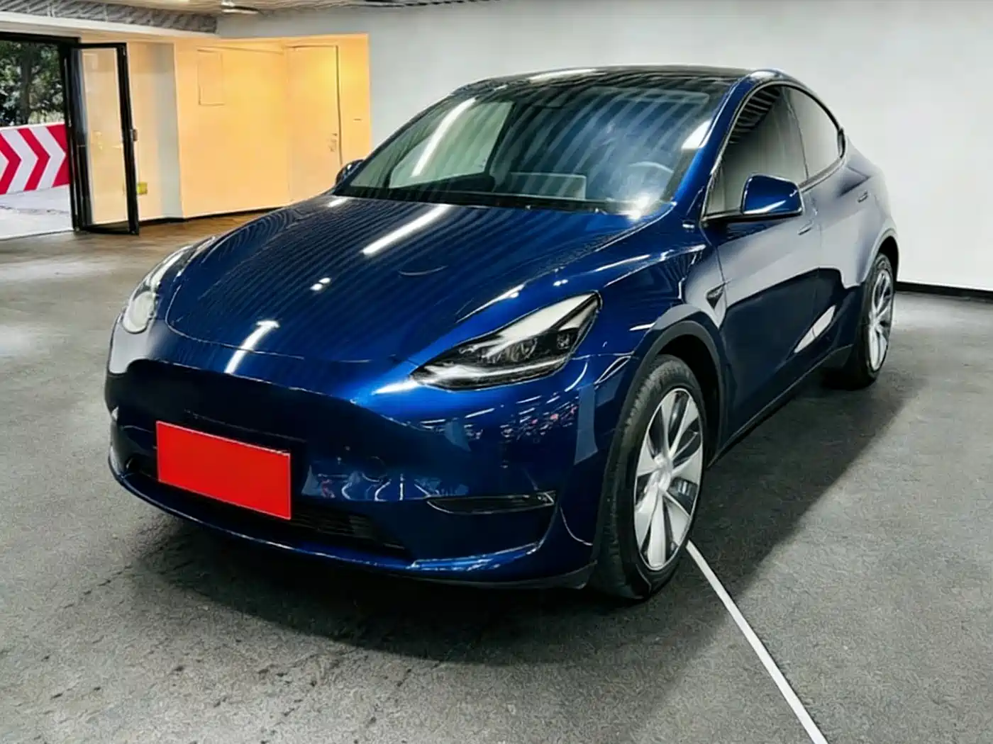 TESLA MODEL Y