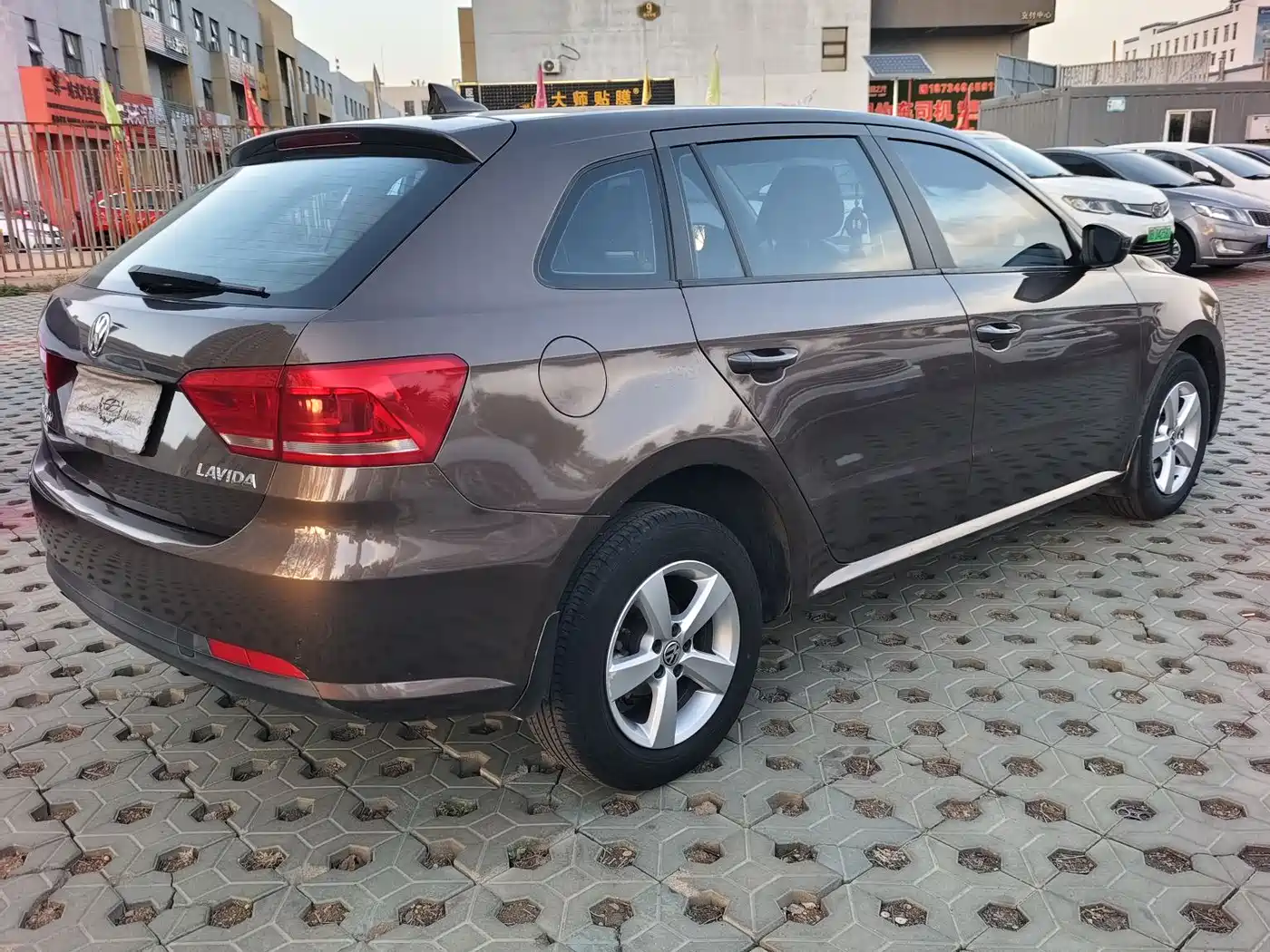 Volkswagen Lavida Tour 2013 1.6L Manual Trend Style фото 9