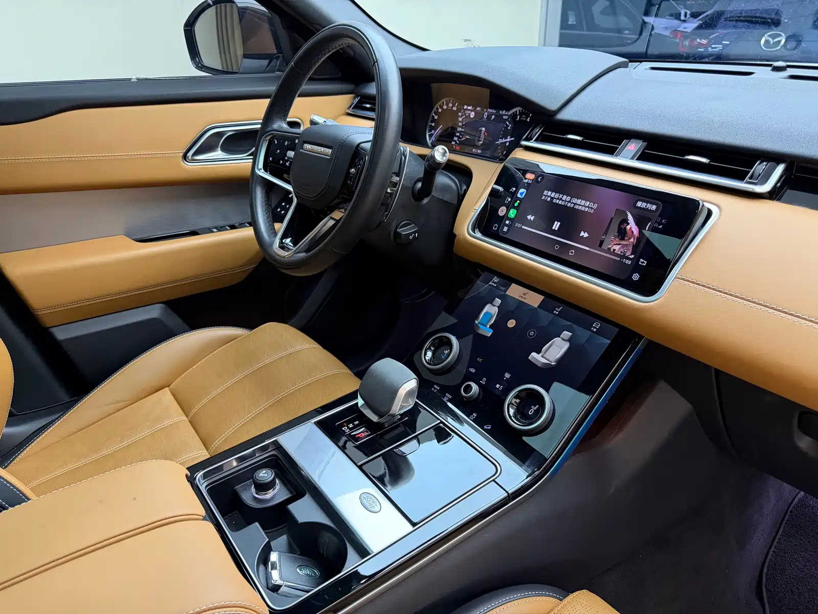 Фото 9 - Land Rover Range Rover Velar