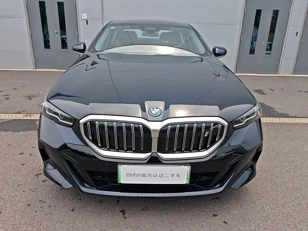 2025 BMW i5