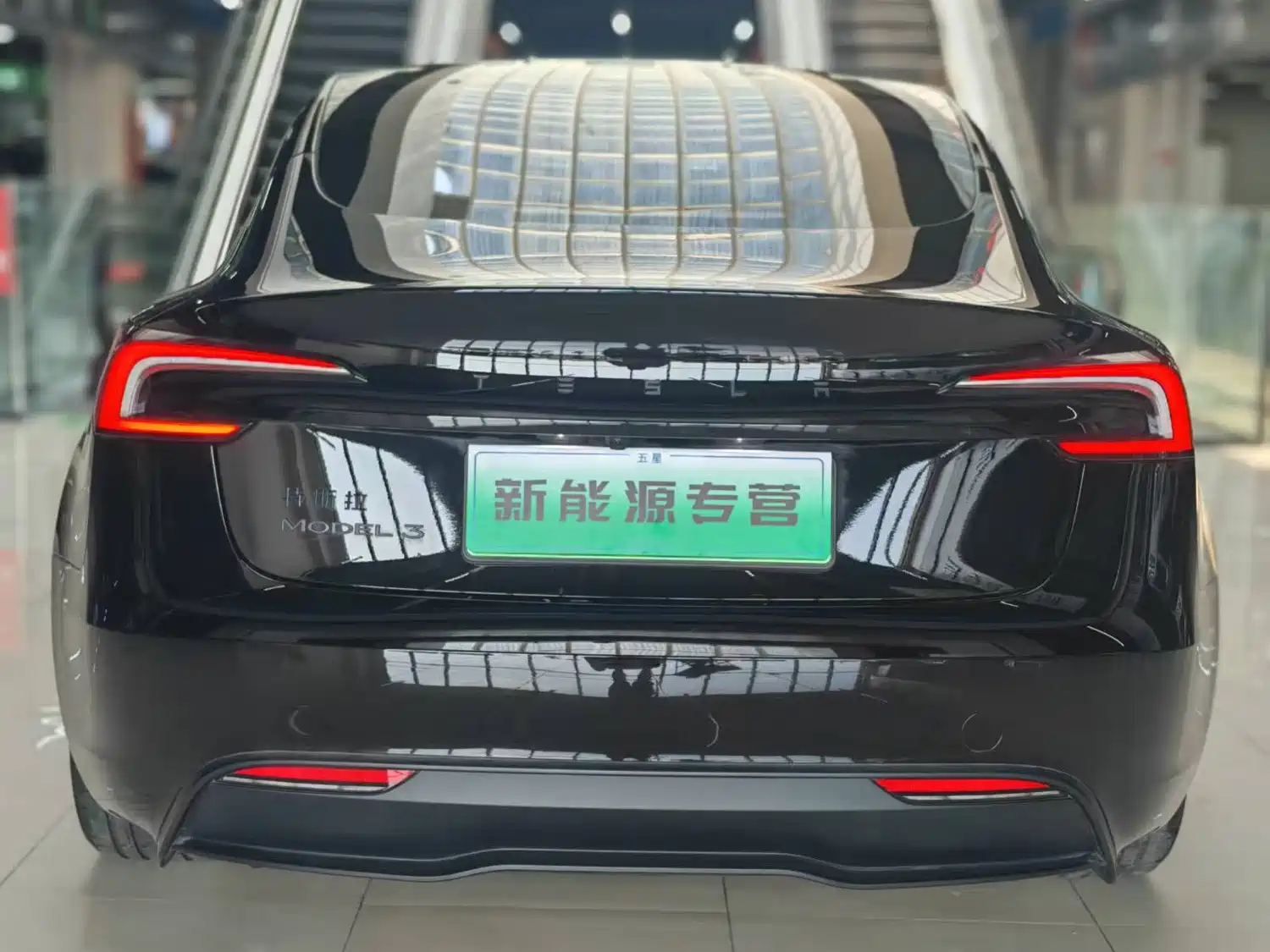 Фото 5 - Tesla Model 3