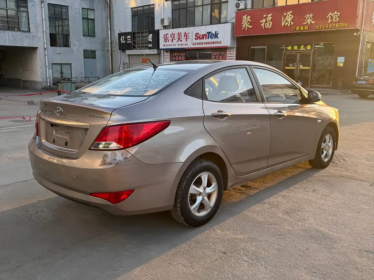 Hyundai Verna 2014 1.4L Manual Smart GLS фото 4
