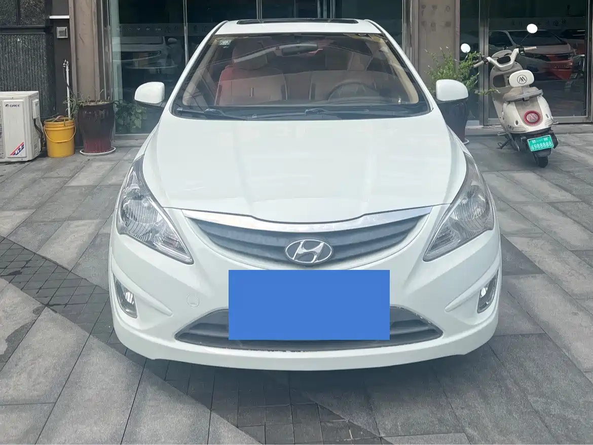 Фото 2 - Hyundai Verna