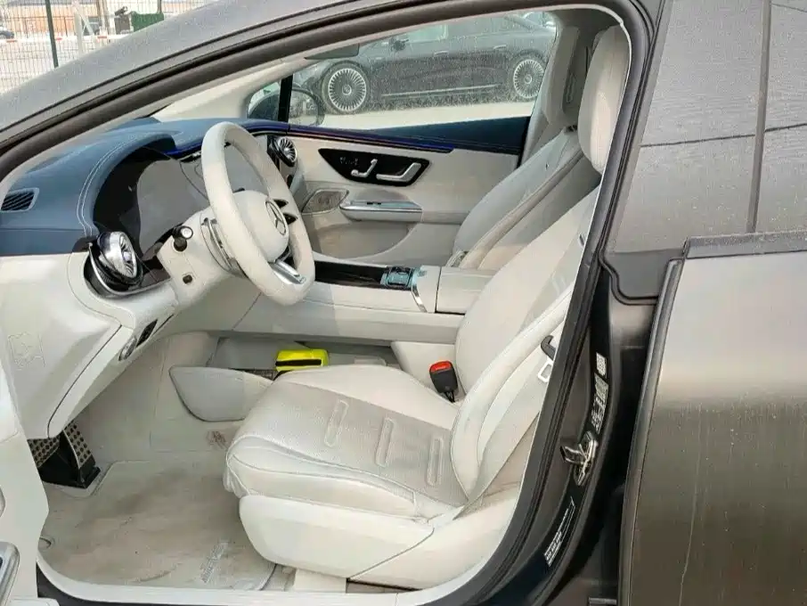 MERCEDES-BENZ EQE AMG