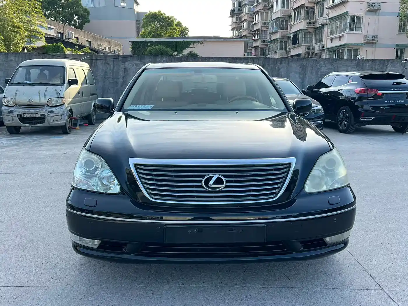 Фото 2 - Lexus LS