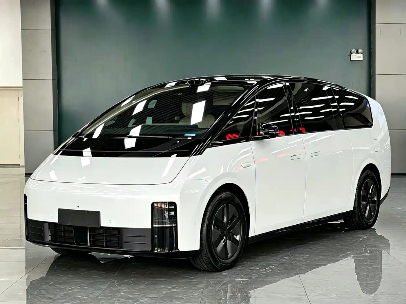 Li Auto MEGA 2025