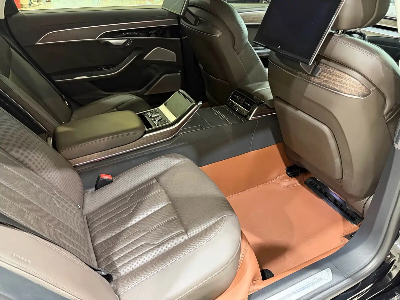 Photo 7 - Audi A8