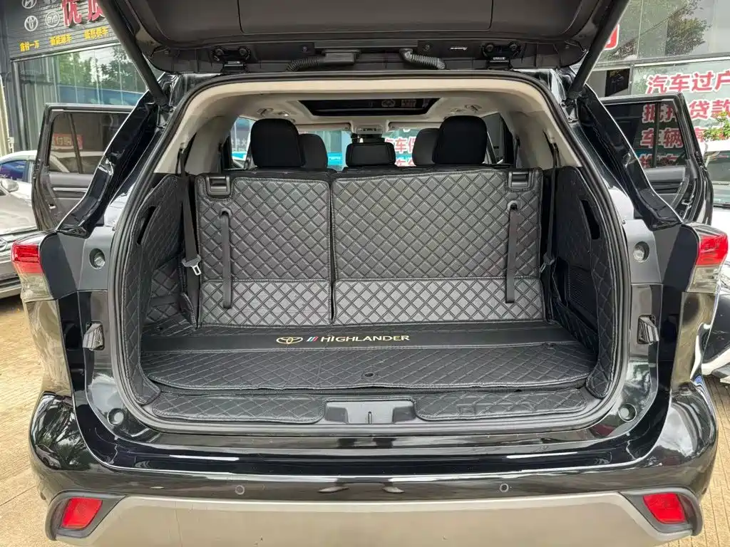 Фото 8 - Toyota Highlander