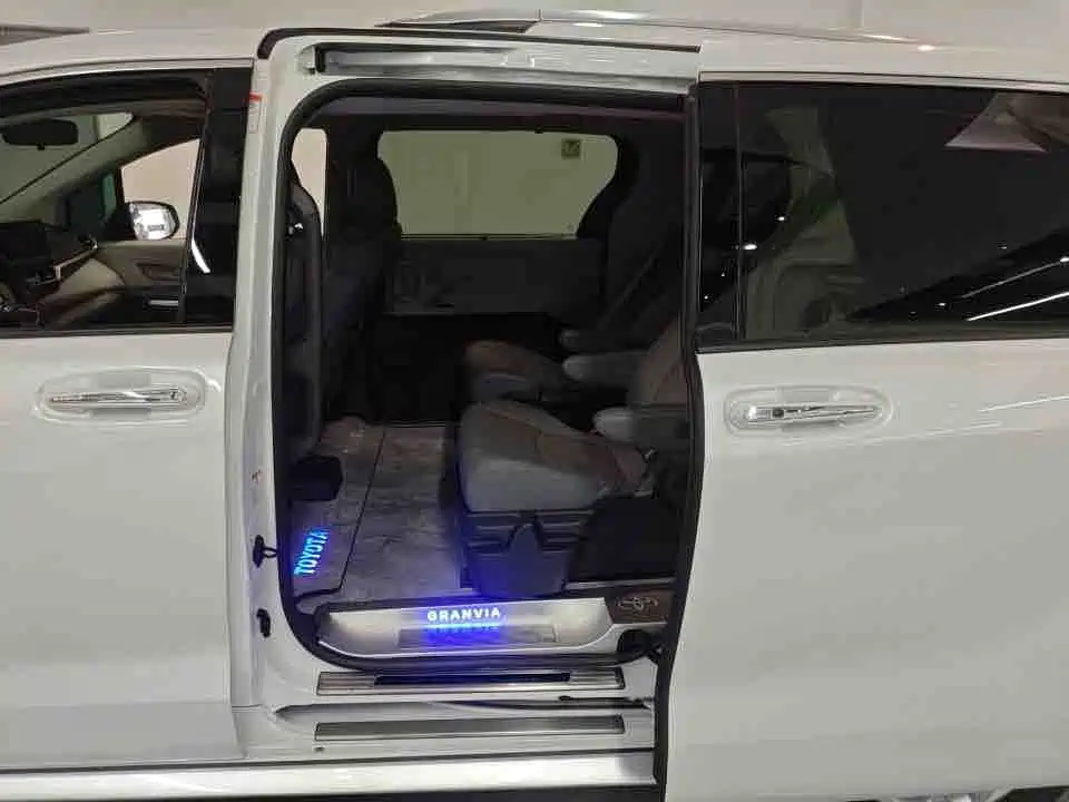 Toyota Granvia 2025 2024 2.5L Hybrid Comfort