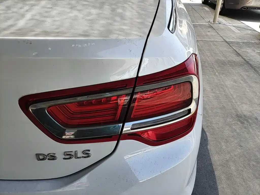 DS 5LS 2016 2016 1.6T Style Edition THP160