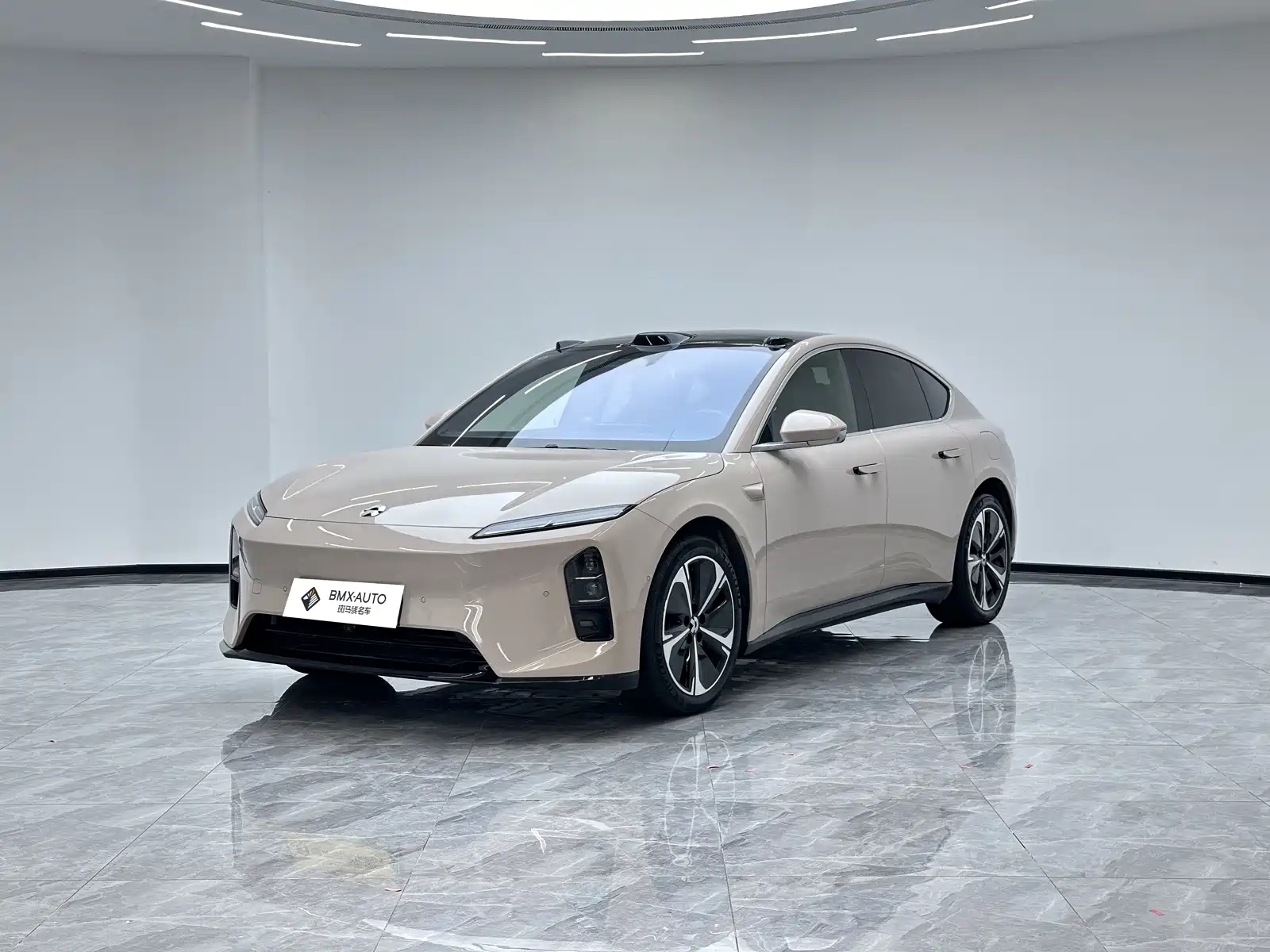 Фото 1 - NIO ET5