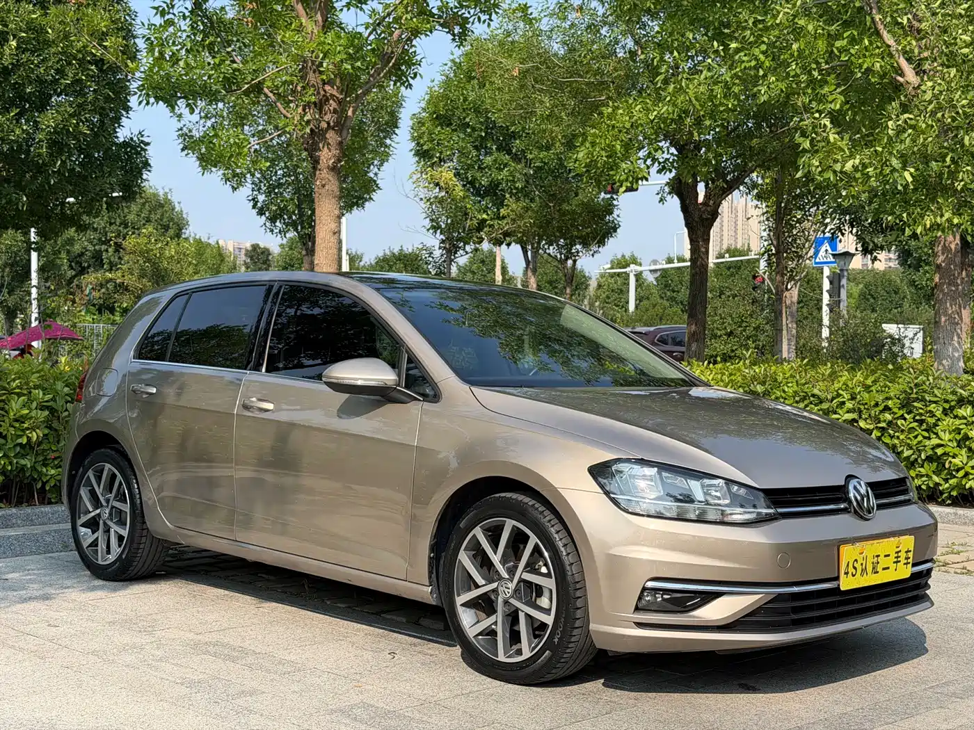 Фото 3 - Volkswagen Golf